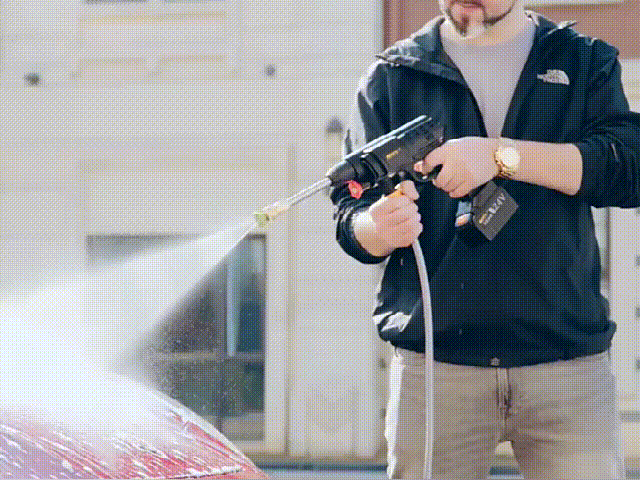新品の洗車用コードレス高圧洗浄機