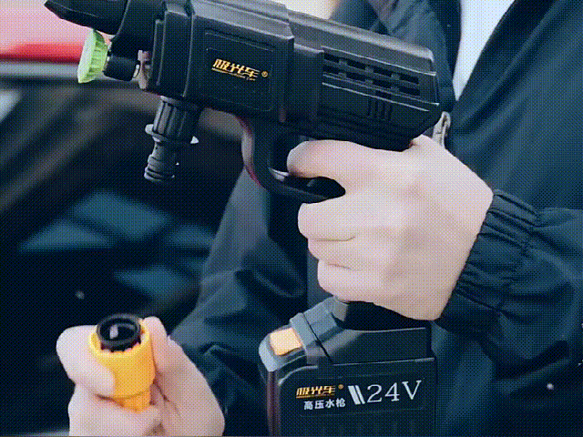 新品の洗車用コードレス高圧洗浄機