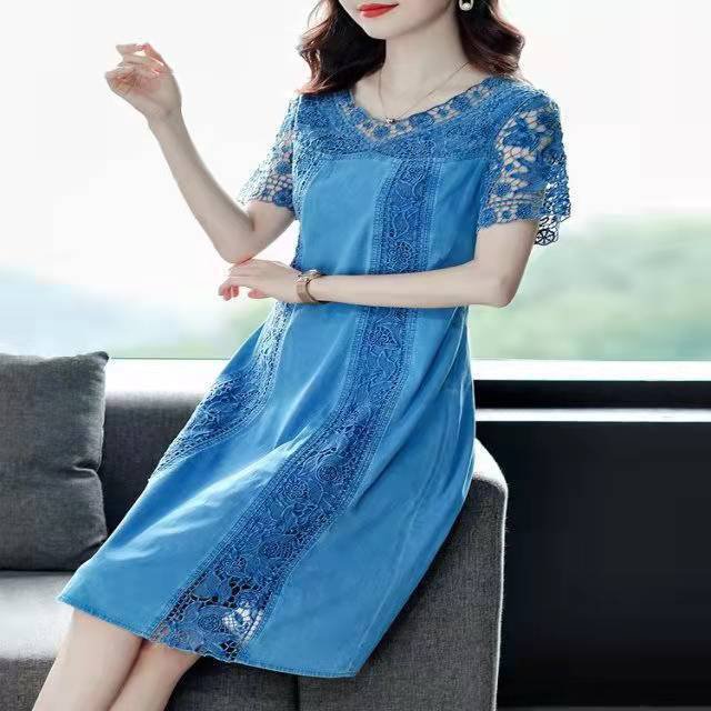 เดรสผ้ายีนส์แต่งลูกไม้สง่างาม