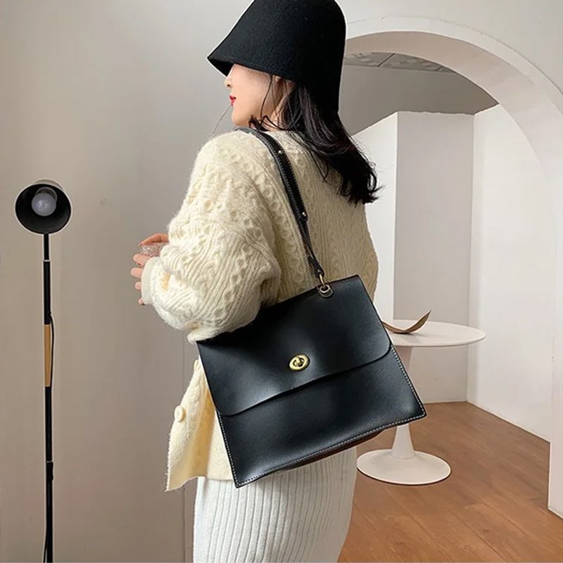 上品なスタイルのバッグ