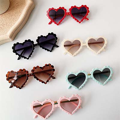 نظارة شمسيه بشكل القلب للأطفال