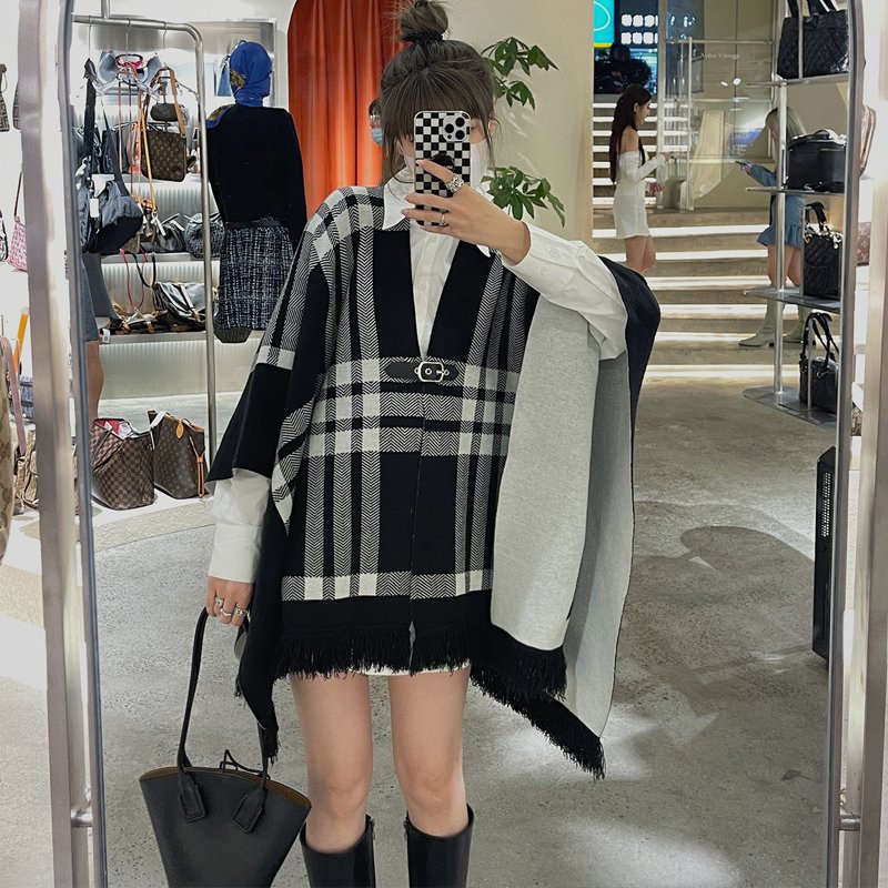 ผ้าคลุมไหล่ลายสก็อตใส่ได้สองแบบ