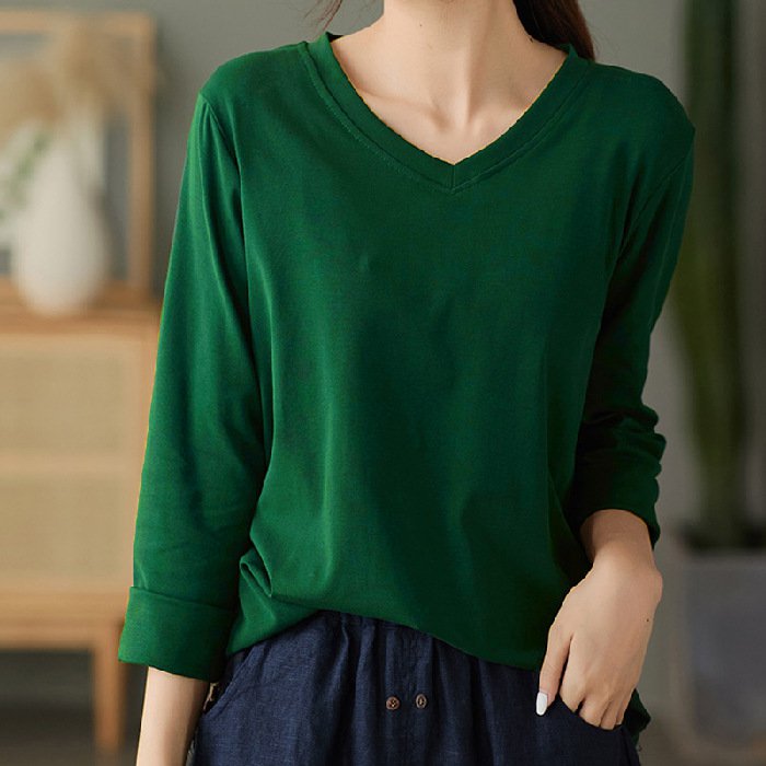 เสื้อยืดคอวีสีทึบแมทช์ง่าย