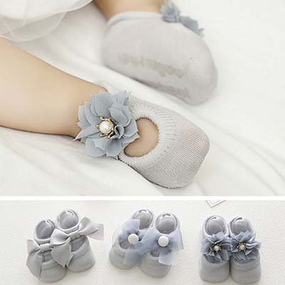 ثلاثة أزواج من الجوارب القارب مع تزيين فيونكة الدانتيل للطفلة