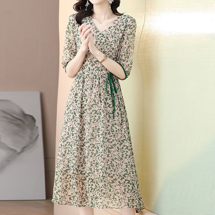 ชุดเดรสแขนห้าส่วนเก็บเอวดูผอมลง