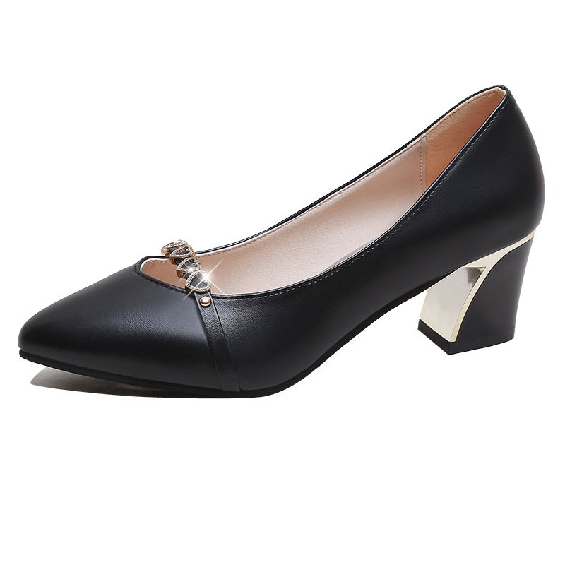 รองเท้าส้นสูงหัวแหลม