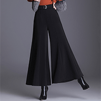 بنطال واسع الساقين بتصميم فرنسي