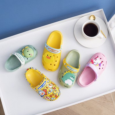 حذاء أطفال بفتحات ونعل ناعم